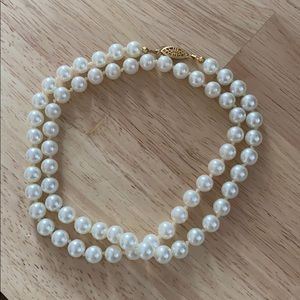 Knotted pearl necklace